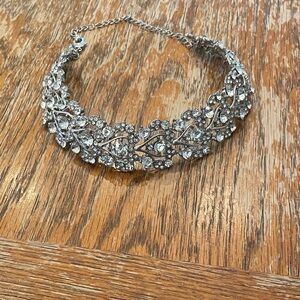 Elegant Silver Floral Necklace
